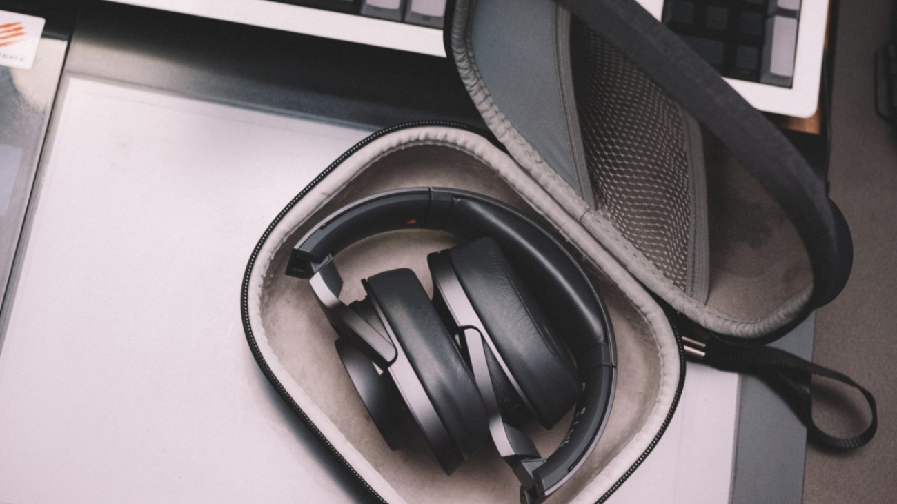 case-electronics-equipment-2080611-1600x900[4]