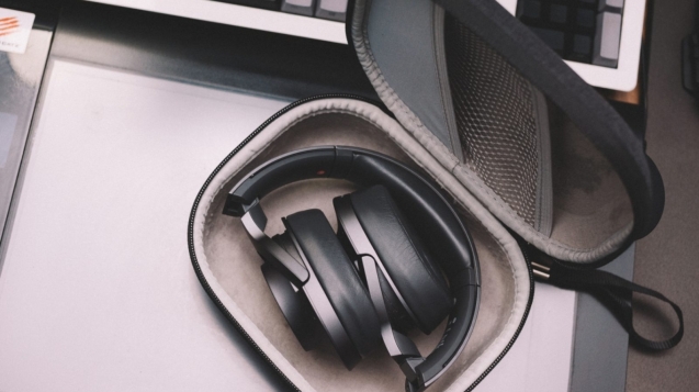 case-electronics-equipment-2080611-1600x900[4]